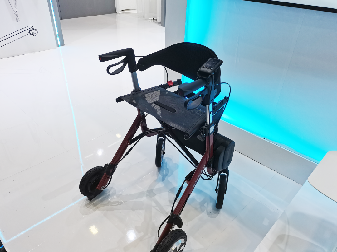 Cadeira de rodas motorizada elétrica